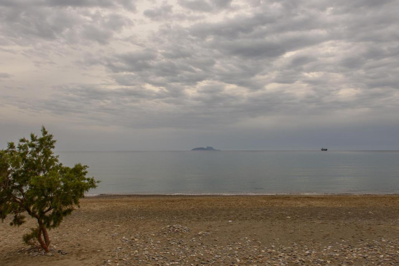 Thetis Beach Suites Kokkinos Pirgos Exteriör bild